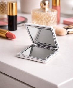 Καθρεφτάκι τσάντας με λευκή δερματίνη 6×6 εκ. ανοιχτό με δύο καθρέφτες